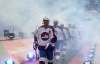 RUTH BONNEVILLE / WINNIPEG FREE PRESS FILES
Team Captain Dale Hawerchuk leads the Jets alumni onto the ice to play the Edmonton Oilers during the 2016 Tim Hortons NHL Heritage Classic Alumni Game at Investors Group Field in 2016.