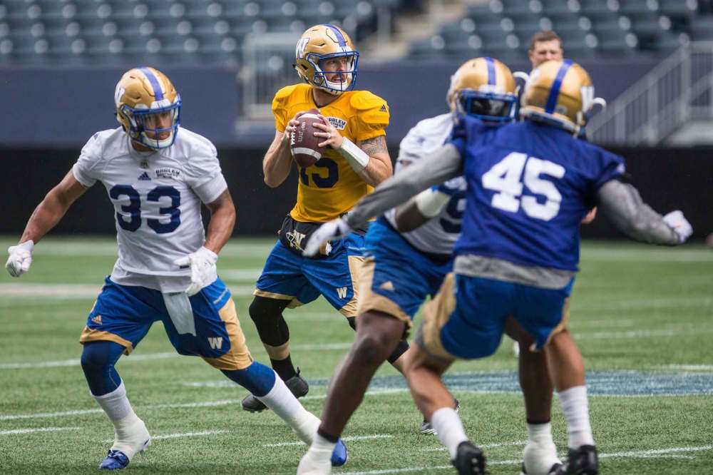 MIKE DEAL / WINNIPEG FREE PRESS
Winnipeg Blue Bombers quarterback Matt Nichols works with the first-team offence during a practice at Investors Group Field Wednesday.