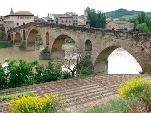 GIOVANNA DELL'ORTO / ASSOCIATED PRESS FILES
Pilgrims cross the medieval bridge at Puente la Reina.