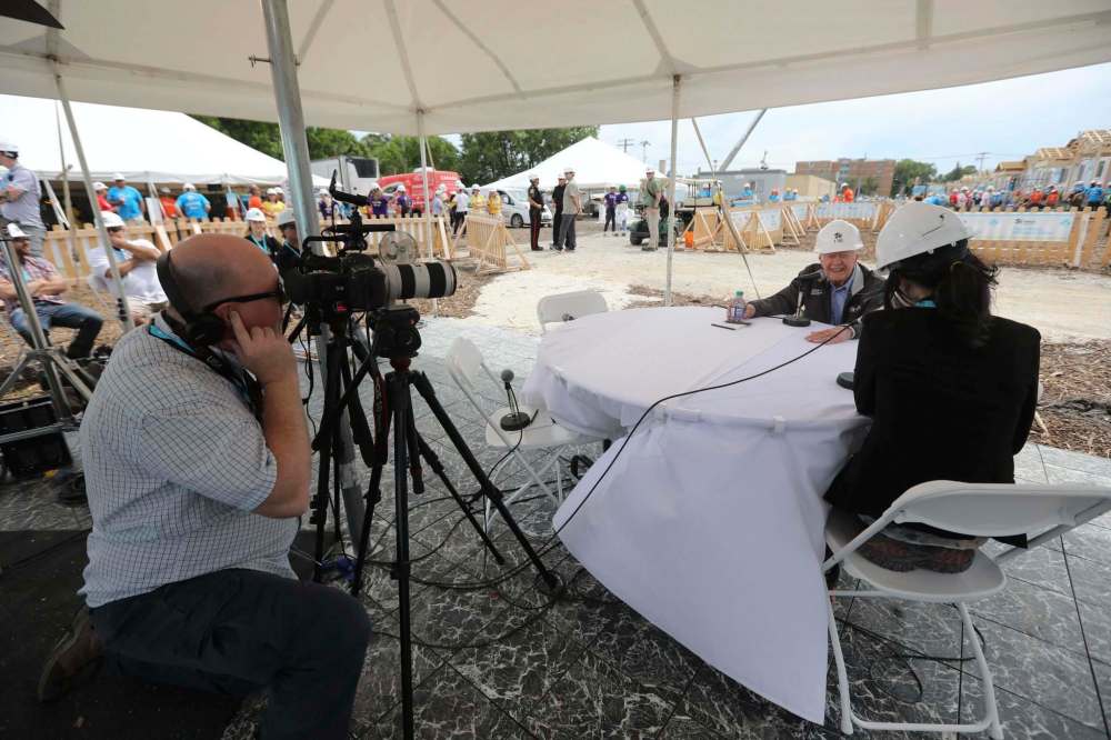 RUTH BONNEVILLE / WINNIPEG FREE PRESS
Carter being interviewed by Free Press columnist Melissa Martin and videographer Mike Deal at the Carter Habitat for Humanity site.
