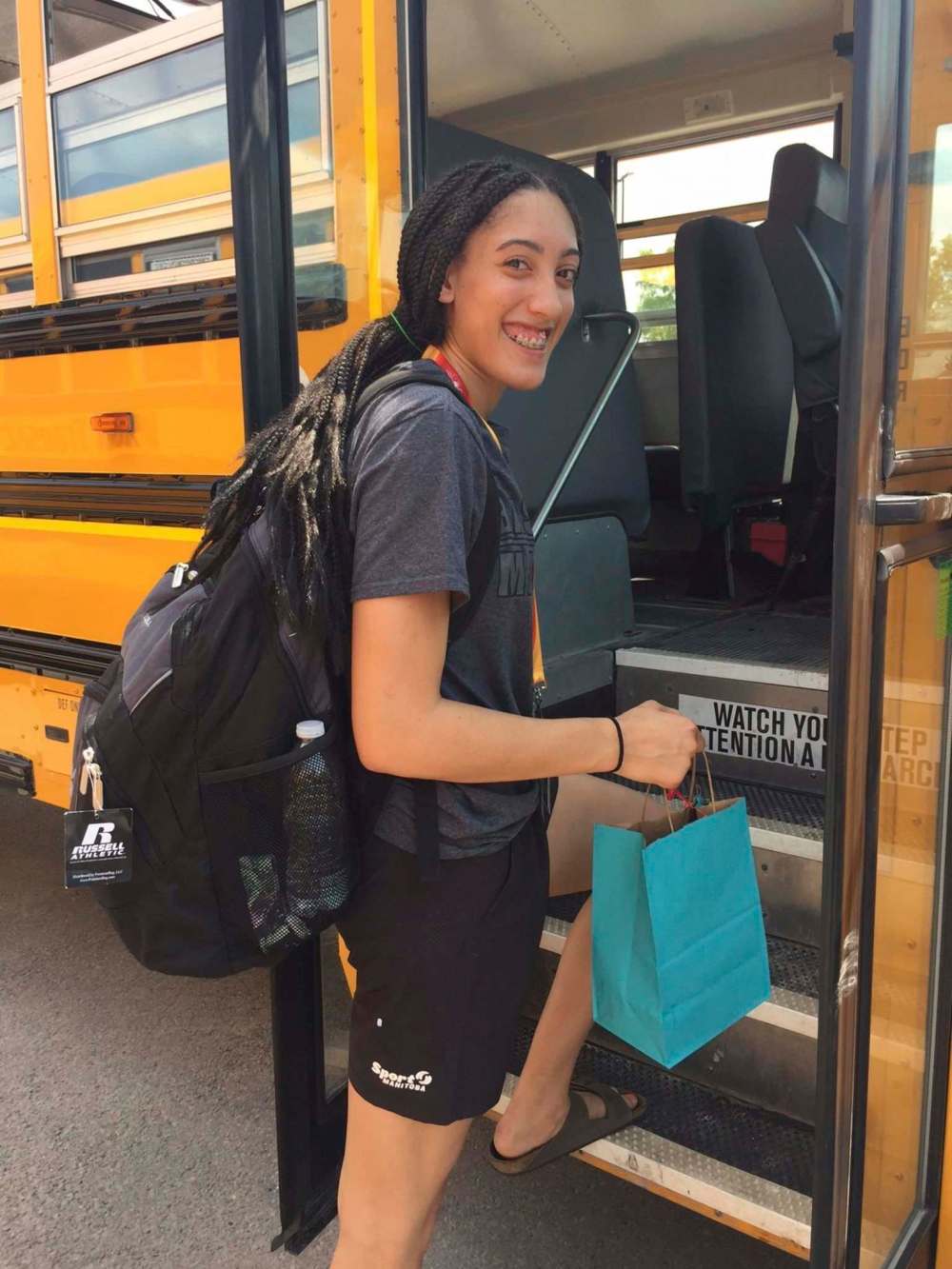 JASON BELL / WINNIPEG FREE PRESS
Team Manitoba female basketball player Niyah Becker (left) and male baseball player Lyndon Zimmer are off to the athletes’ village.
