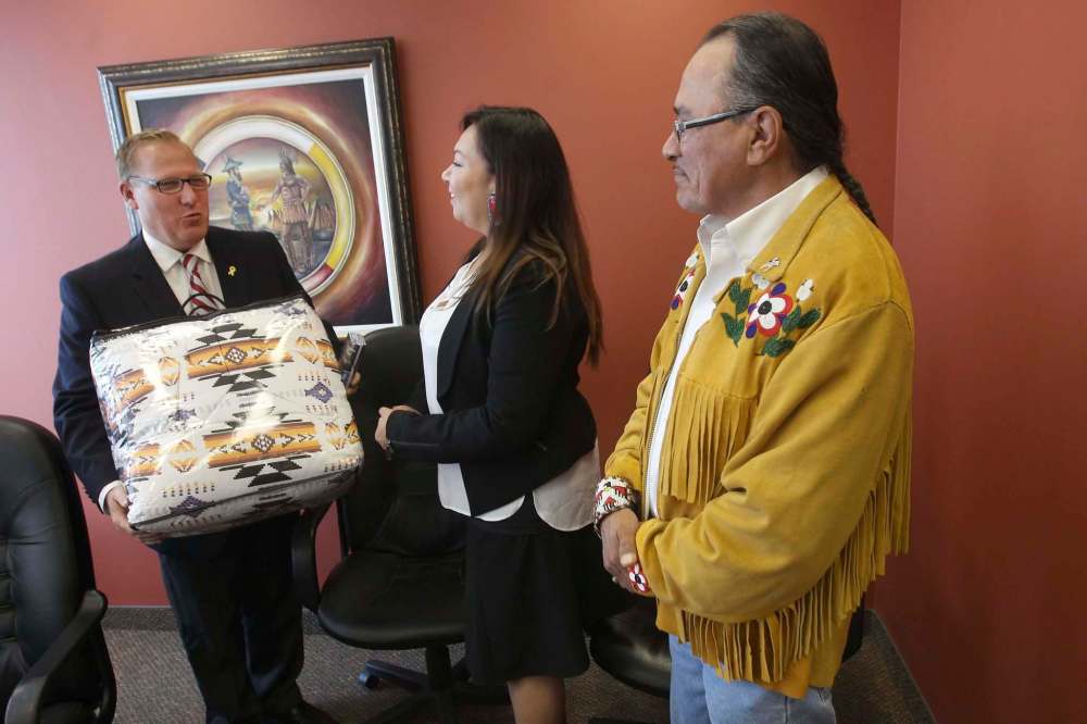 Provincial Families Minister Scott Fielding (left) accepts a gift from Grand Chief Sheila North Wilson of Manitoba Keewatinowi Okimakanak and Chief Chris Baker of MKO Child and Family Services, in celebration of the reinstatement of Northern Authority’s board of directors.