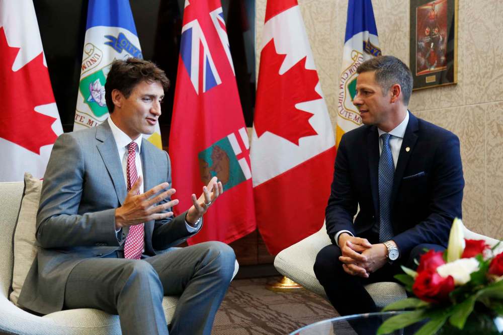 JUSTIN SAMANSKI-LANGILLE / WINNIPEG FREE PRESS
Prime Minister Justin Trudeau and Mayor Brian Bowman meet in City Hall Friday afternoon.