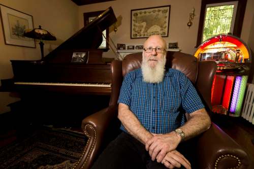 JUSTIN SAMANSKI-LANGILLE / WINNIPEG FREE PRESS
Alan Turner in his living room with a player piano and juke box in the background. Turner has over 15 automatic instruments in his personal collection and is the president of the Automatic Musical Instruments Collectors Association.