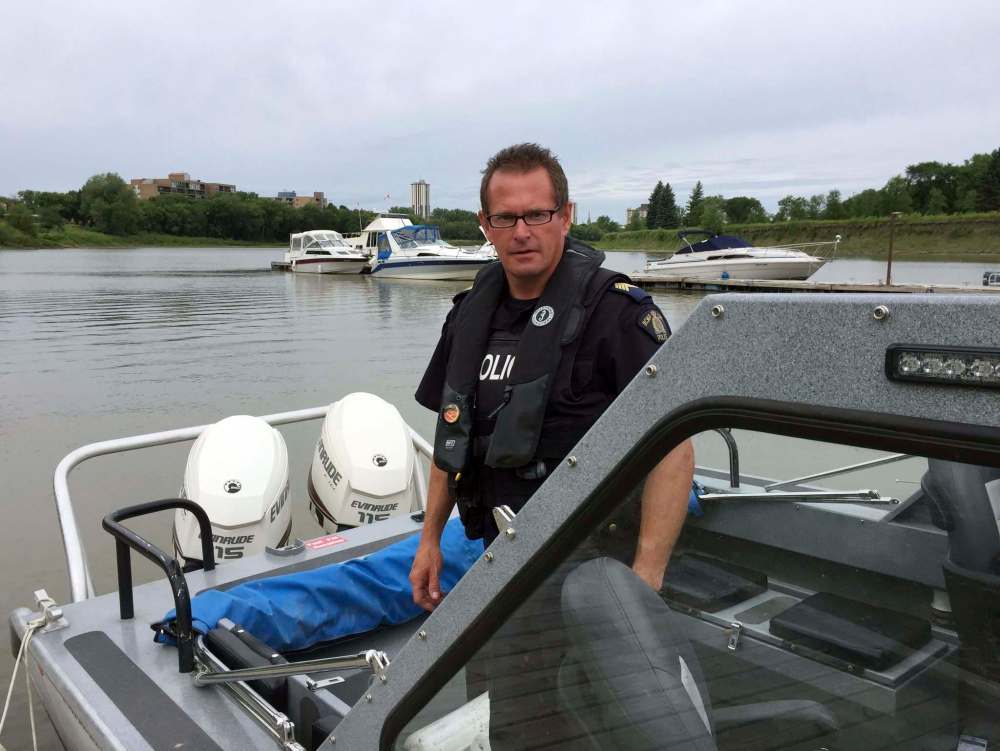 BEN WALDMAN / WINNIPEG FREE PRESS
RCMP Staff Sgt. Bob Chabot says using the proper equipment while on the water this summer could be life-saving.