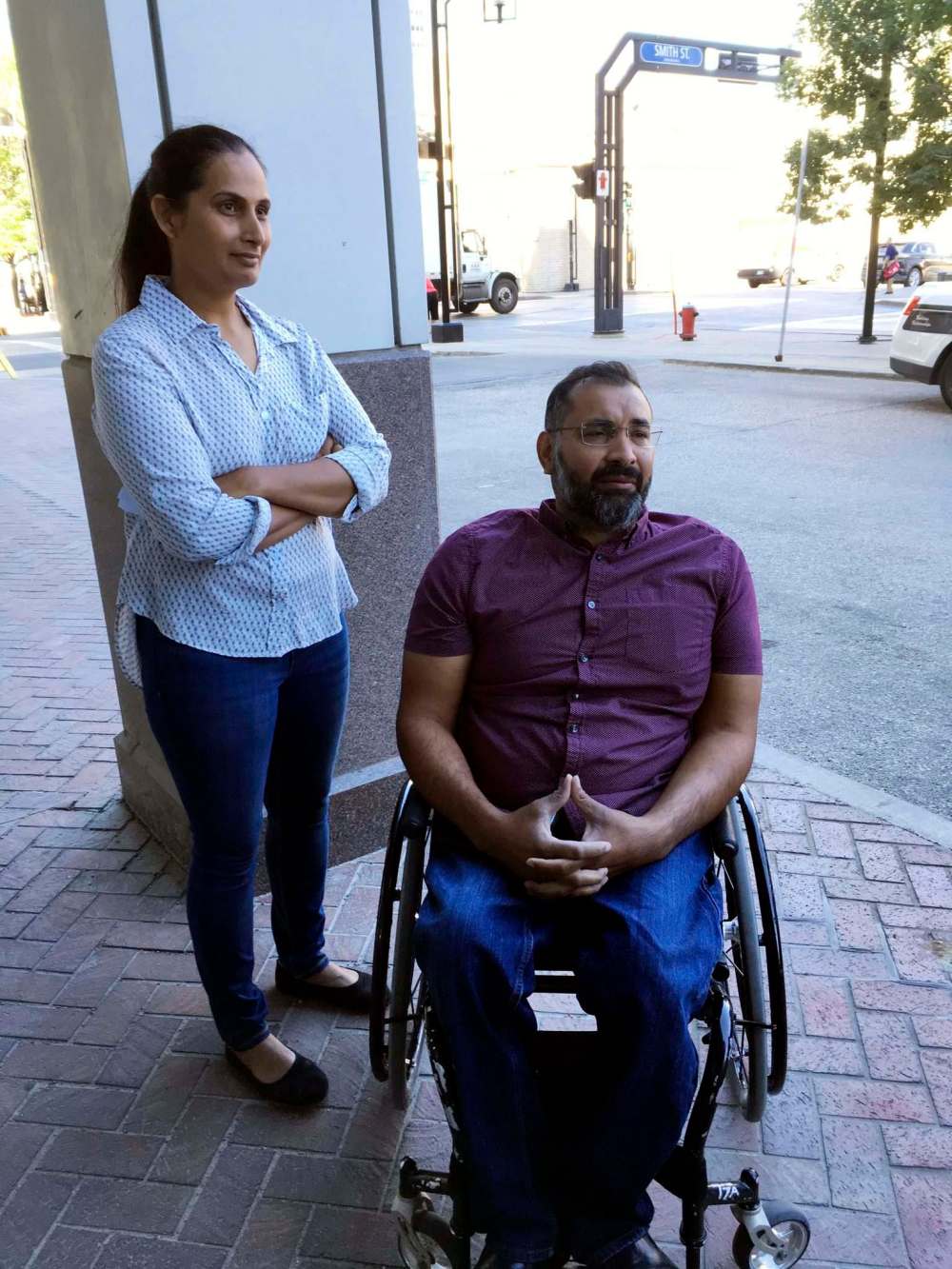 BILL REDEKOP / WINNIPEG FREE PRESS
Sukhjit Johal, with wife Harjit, talks about his specialized hand-pedalled bike stolen from their attached garage.
