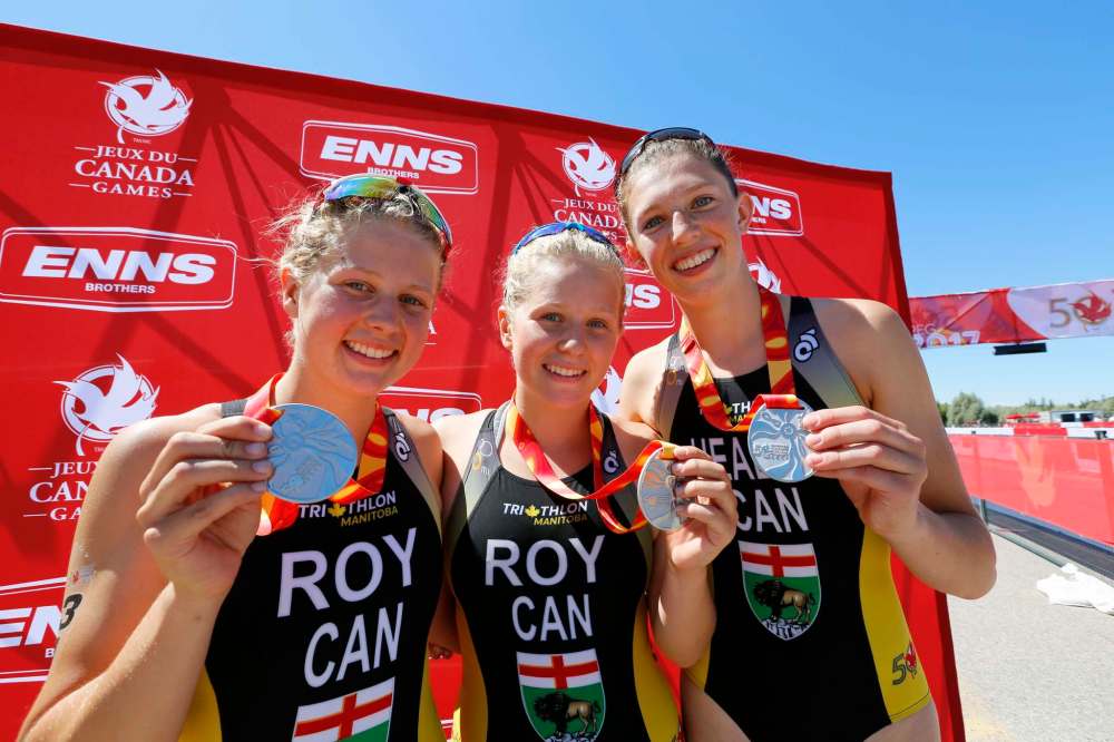 JUSTIN SAMANSKI-LANGILLE / WINNIPEG FREE PRESS
Team Manitoba's women's triathlon relay team Kyla Roy, Caitlyn Roy and Claire Healey pose with their silver medals Thursday at Birds Hill Provincial Park.