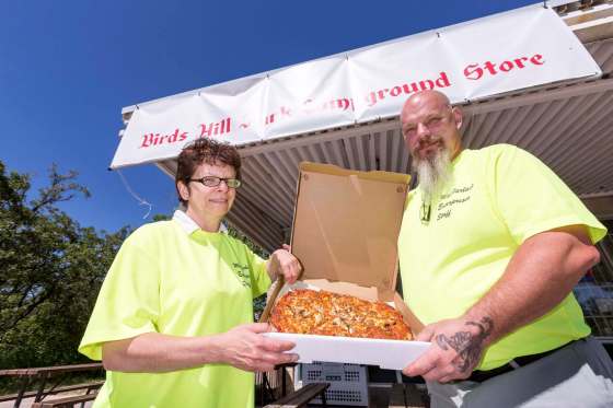 JUSTIN SAMANSKI-LANGILLE / WINNIPEG FREE PRESSJackie and Larry MacFarlane have started making and delivering pizzas at Birds Hill Provincial Park since taking over the property.
