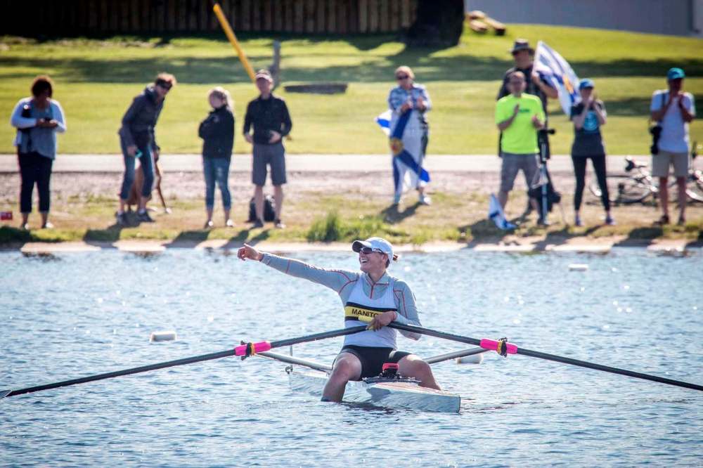 TOM THOMSON / WINNIPEG FREE PRESS
Manitoba rower Emma Gray strokes to a gold medal at the Canada Summer Games female single sculls 2,000-metre in Kenora Friday.