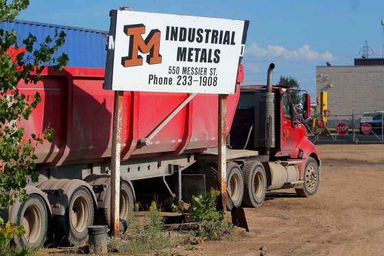 BORIS MINKEVICH / WINNIPEG FREE PRESSSouth St. Boniface residents want an independent company to conduct a new air-quality test at Industrial Metals.