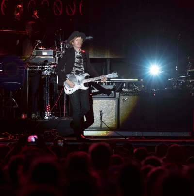 DAVID LIPNOWSKI / WINNIPEG FREE PRESS
Beck spoke of his Winnipeg roots between songs during his set Saturday night.