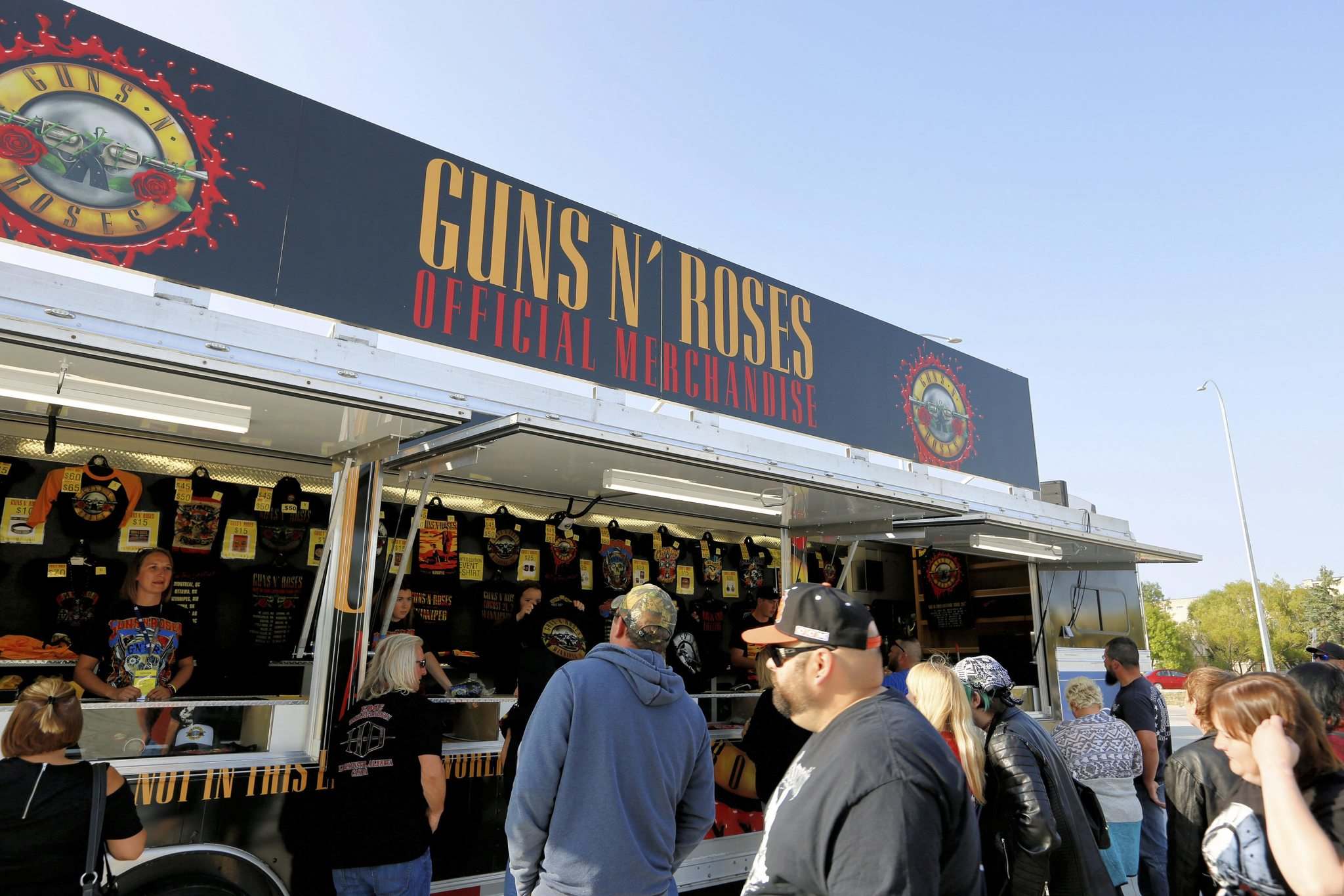 Guns N' Roses make 3-hour set look like It's So Easy – Winnipeg