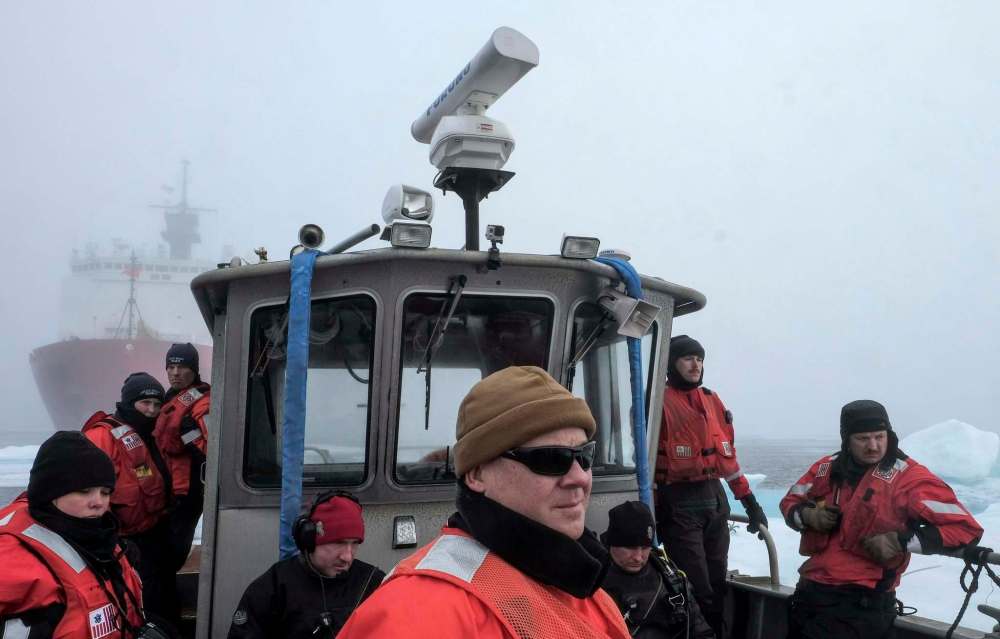 Photos by Bonnie Jo Mount / Washington Post Files
Navy Senior Chief Petty Officer Randle Groves (centre) participates in a joint Coast Guard-Navy dive operation off the U.S. Coast Guard Cutter Healy.