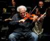 PHIL HOSSACK / WINNIPEG FREE PRESS
Legendary violinist Itzhak Perlman performed with the Winnipeg Symphony Orchestra on Saturday. Perlman got to know some students from Sistema after a rehearsal earlier in the day.