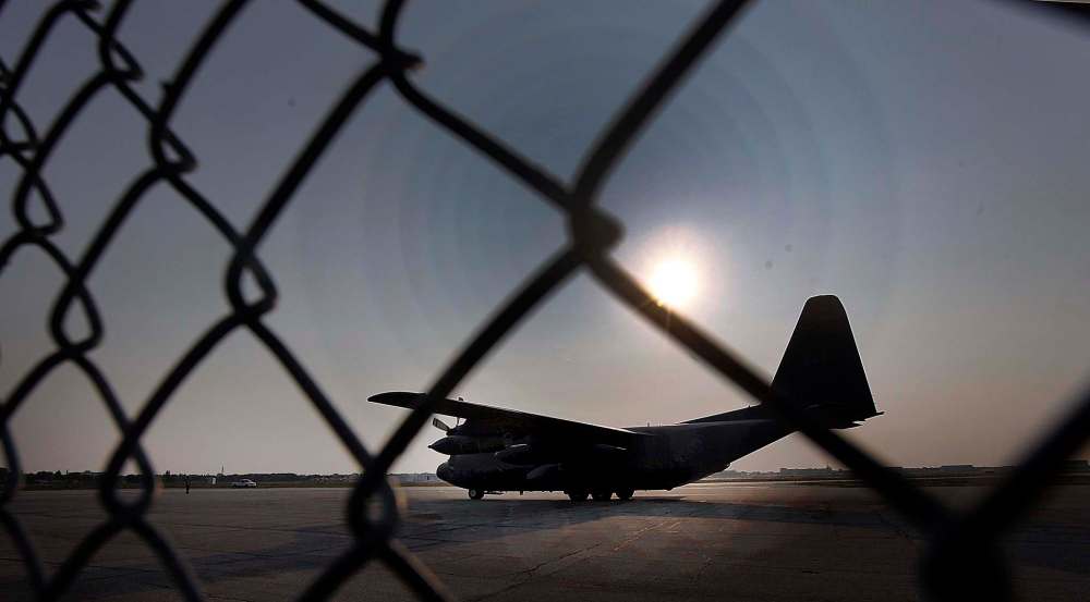 PHIL HOSSACK / WINNIPEG FREE PRESS FILES
A Canadian Armed Forces plane arrives at James Richardson International Airport in Winnipeg Ferrying northern Manitoba fire evacuees in late August.
