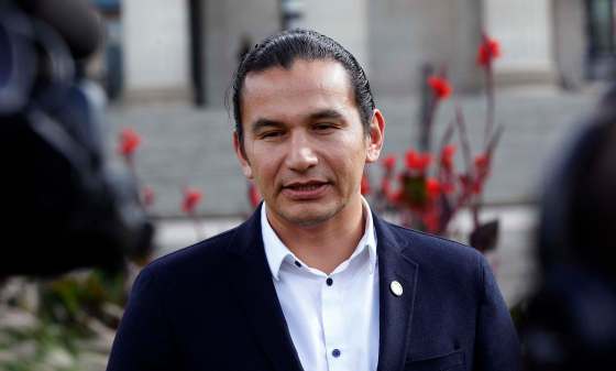 PHIL HOSSACK / WINNIPEG FREE PRESSWab Kinew holds a press conference on the lawn of the Manitoba Legislature Wednesday. Kinew received a criminal pardon for his past crimes after he won the riding of Fort Rouge in the April 19, 2016, provincial election.