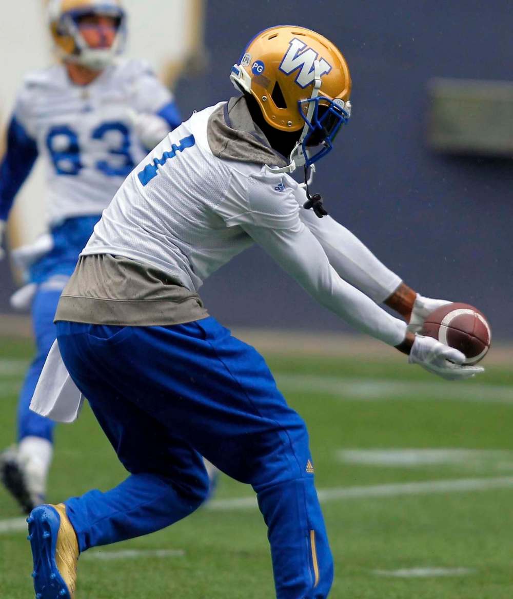 BORIS MINKEVICH / WINNIPEG FREE PRESS
Darvin Adams snags a pass during Bombers practice Tuesday. The wide receiver was named a top performer of the week.