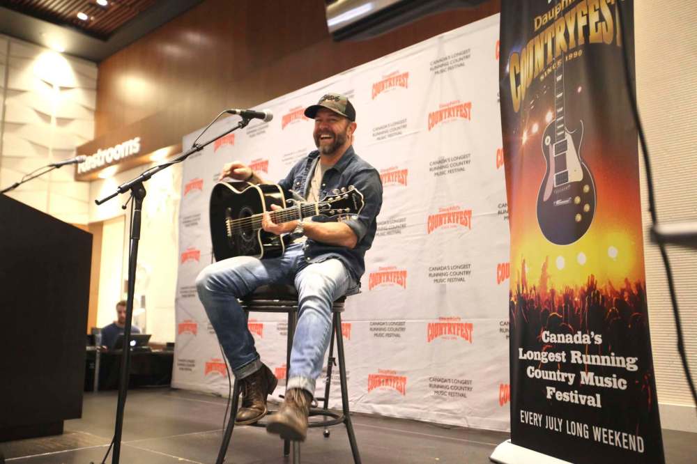 RUTH BONNEVILLE / WINNIPEG FREE PRESS
Country music artist Aaron Pritchett does a short performance at the end of a press conference for Dauphin’s Countryfest 2018 at Club Regent Event Centre, Thursday. Organizers announced the line-up of artists for the 29th version of the annual festival next summer.