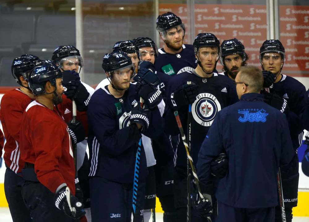 WAYNE GLOWACKI / WINNIPEG FREE PRESS
Winnipeg Jets head coach Paul Maurice gets his players' undivided attention at the team's practice.
