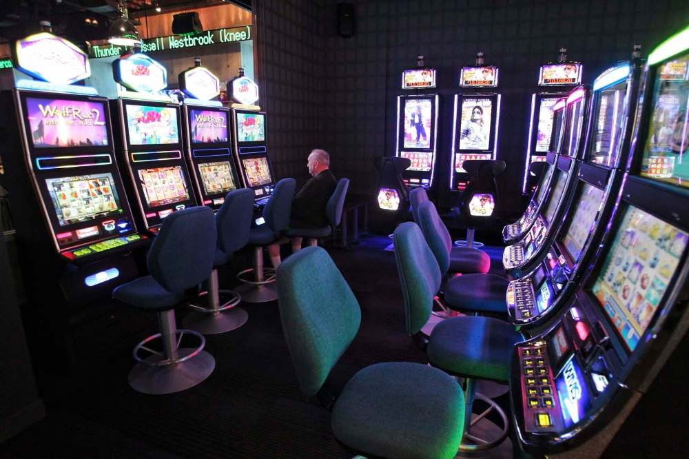 Mike Deal / Winnipeg Free Press files
AMC and Sand Hills Casino are suing the Province for failing to share gambling profits.
