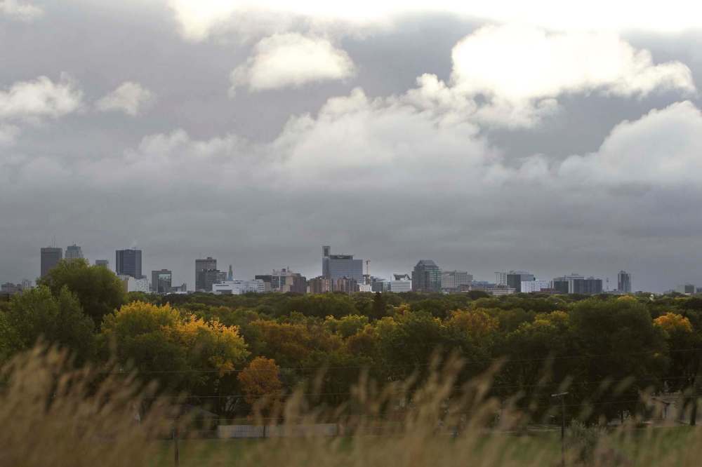 RUTH BONNEVILLE / WINNIPEG FREE PRESS FILES
Winnipeg's downtown area skyline from Westview Park. Winnipeggers will be voting in newly-drawn wards by the next civic election in 2018
