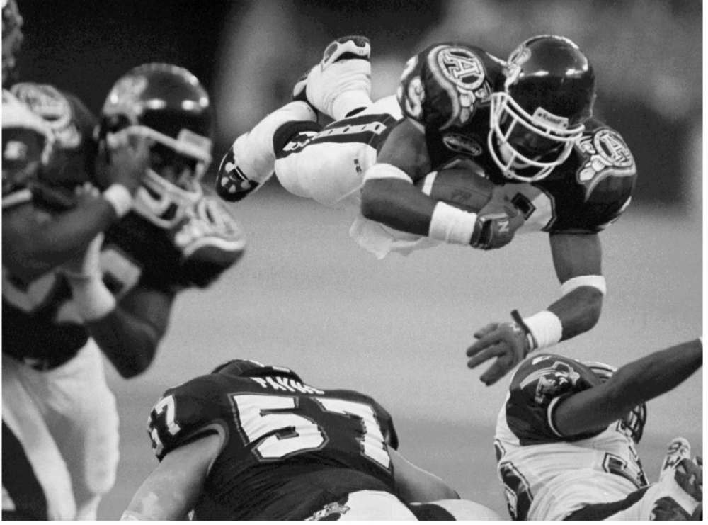 Kevin Frayer / The Canadian Press Files
Toronto Argonauts running back Robert Drummond dives for the end-zone for a touchdown in 1997.