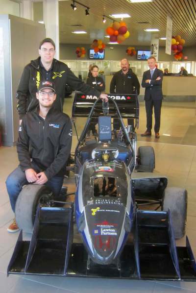 Myron Love / Winnipeg Free Press
Scott Borlase (back) and Kevin Mazur are among 30 University of Manitoba engineering students who&rsquo;ve built a Formula-type race car, with contributions from Murray Chevrolet and Boeing.