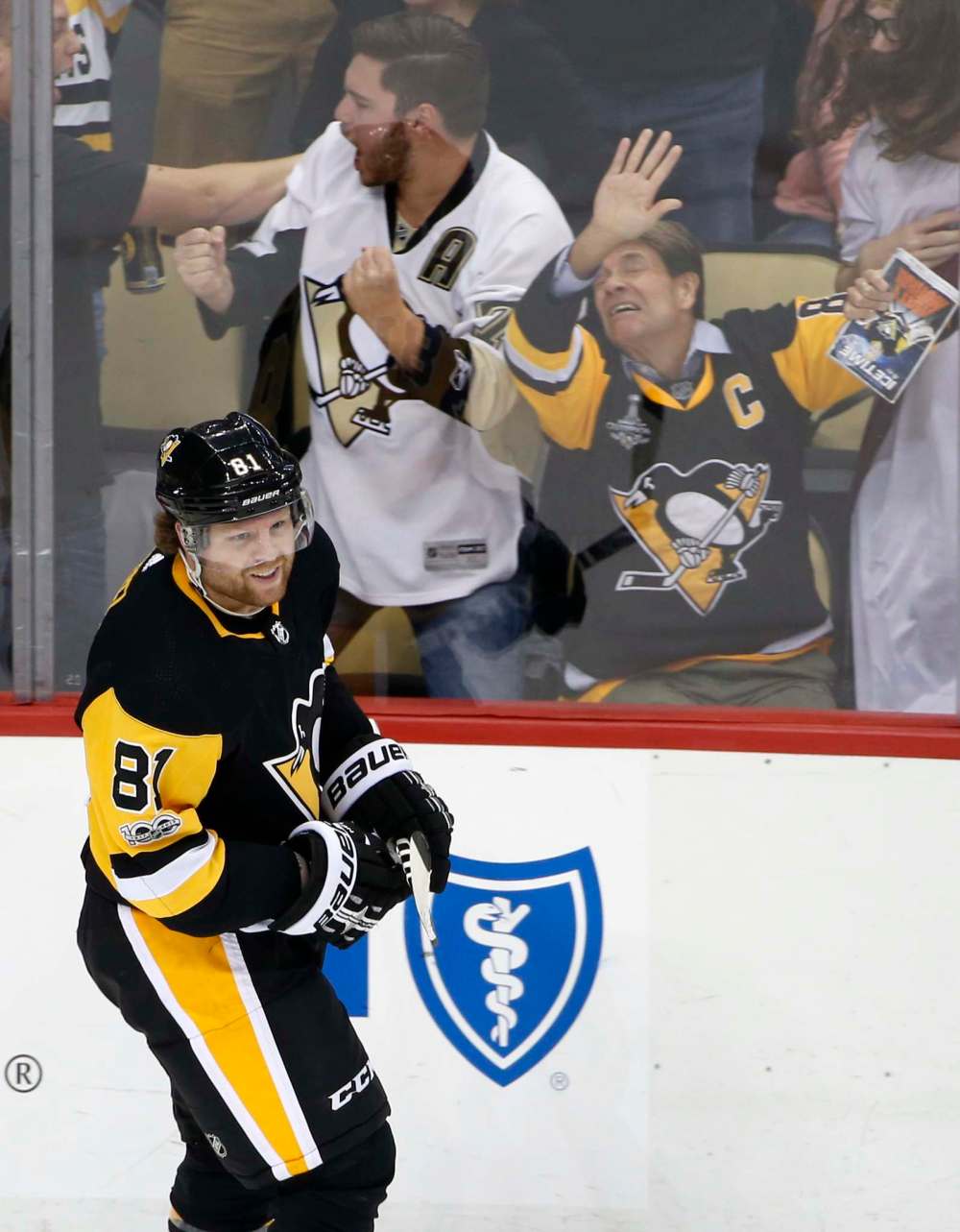 Gene J. Puskar / The Associated Press
Pittsburgh Penguins' Phil Kessel (81) celebrates his game-winning goal Thursday.