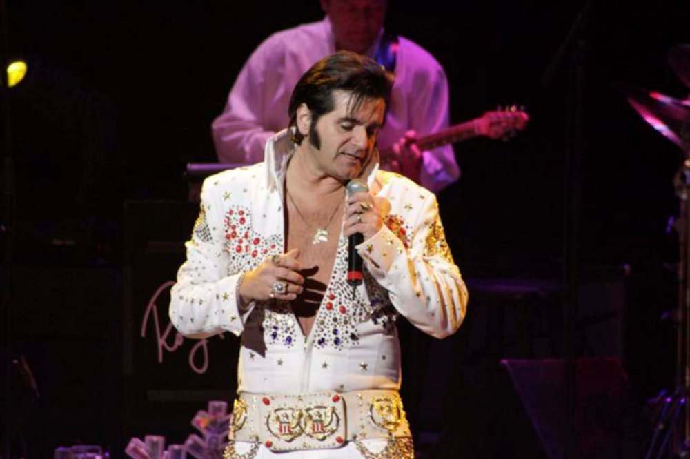 KEN JONES
Elvis tribute artist Rory Allen.