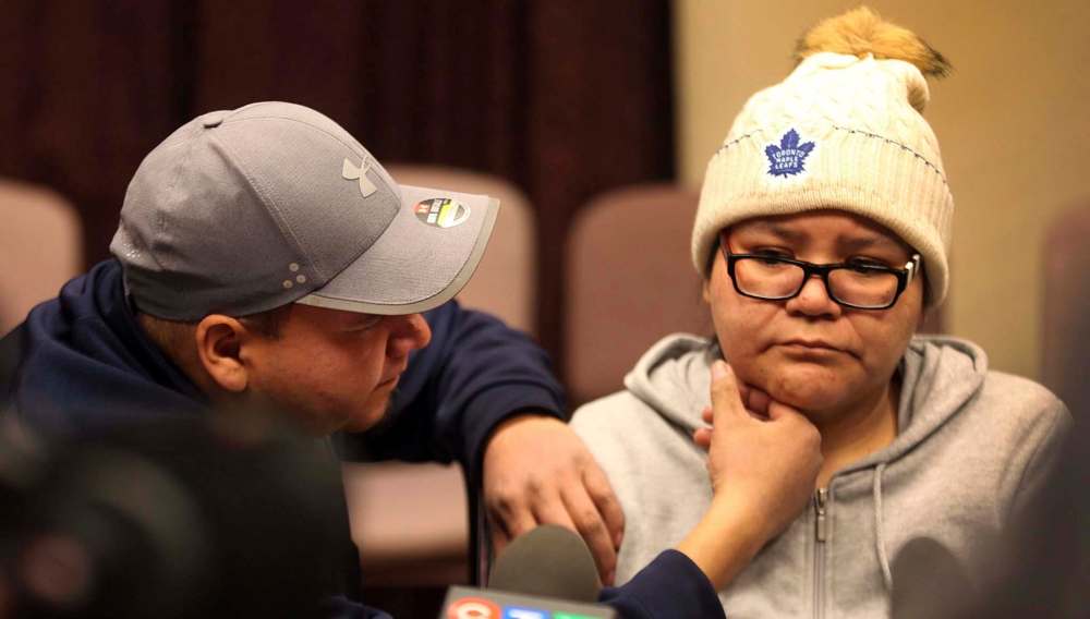 PHIL HOSSACK / WINNIPEG FREE PRESS
Vernon Harper comforts his wife Melodie.