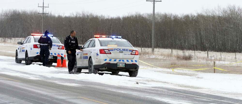 Wednesday morning RCMP officers were on Highway 6, just south of St. Laurent, where the police officer was overpowered Tuesday night. (Wayne Glowacki / Winnipeg Free Press)