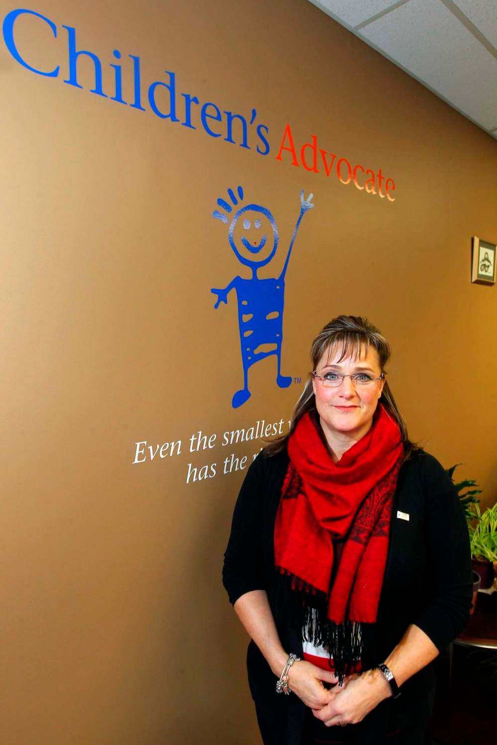 BORIS MINKEVICH / WINNIPEG FREE PRESS
Daphne Penrose in her office at the Office of the Children’s Advocate on Portage Ave.