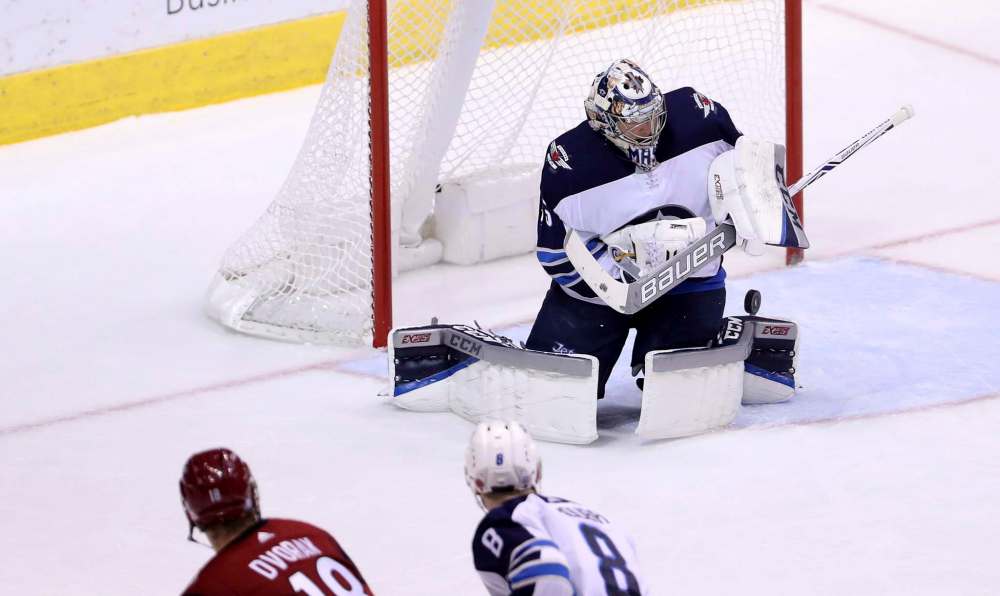 TREVOR HAGAN / WINNIPEG FREE PRESS Winnipeg Jets' goaltender Steve Mason (35) plays against the Arizona Coyotes' during second period NHL action at Gila River Arena in Glendale, Arizona, Saturday, November 11, 2017.