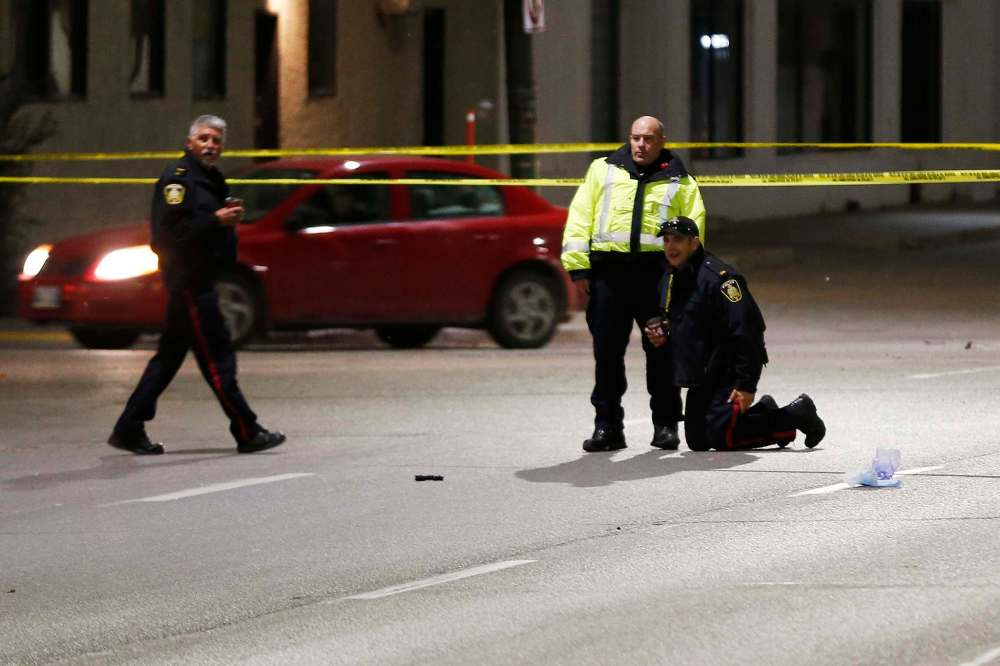 JOHN WOODS / WINNIPEG FREE PRESS FILES
Police investigate a fatal crash involving a Winnipeg officer that killed a pedestrian on Main Street at Sutherland Tuesday, October 10, 2017.