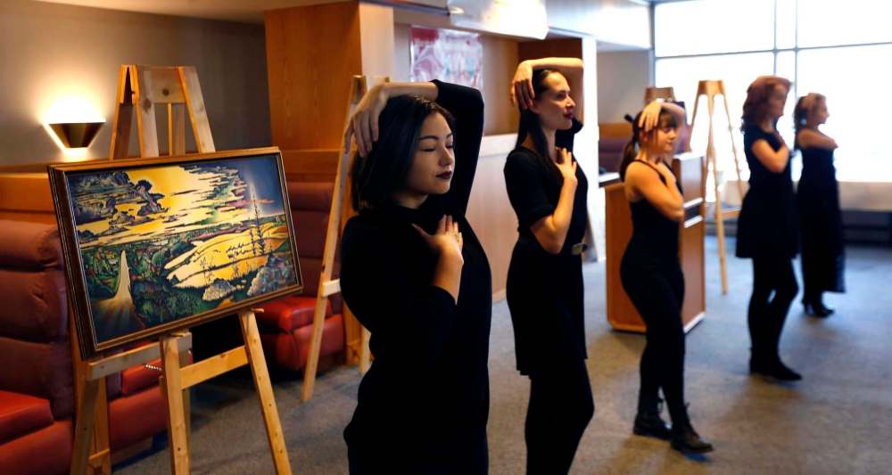 WAYNE GLOWACKI / WINNIPEG FREE PRESS
At left, Jenna Voth with Landscape Dancing (The School of Contemporary Dancers) perform at the launch of the Art Donation Program for Health Care Facilities Tuesday at Grace Hospital.