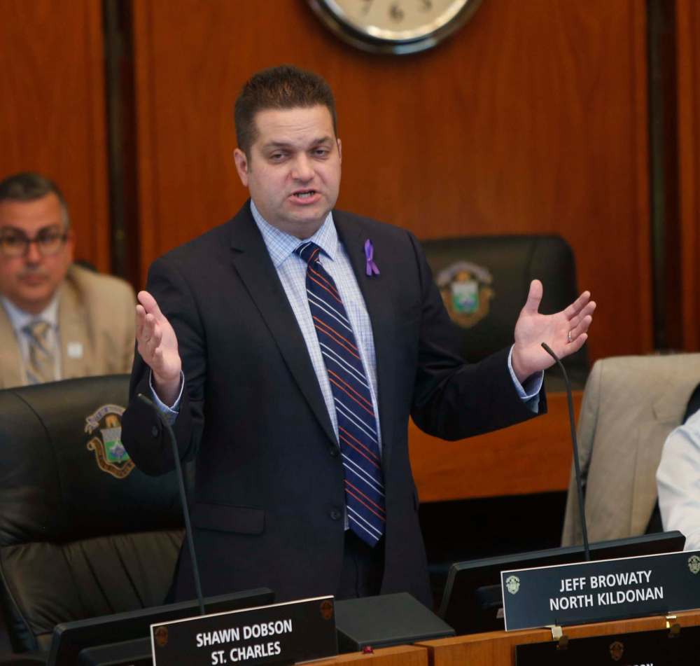 WAYNE GLOWACKI / WINNIPEG FREE PRESS FILES
Winnipeg Coun. Jeff Browaty's bid to stop a $300,000 pilot project to test Wi-Fi on-board Winnipeg Transit buses failed Thursday at the innovation committee meeting.
