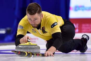 PHOTOS BY JUSTIN TANG / THE CANADIAN PRESS
Skip Mike McEwen makes a shot during his draw against Team Carruthers at the 2017 Tim Hortons Roar of the Rings in Ottawa on Saturday.