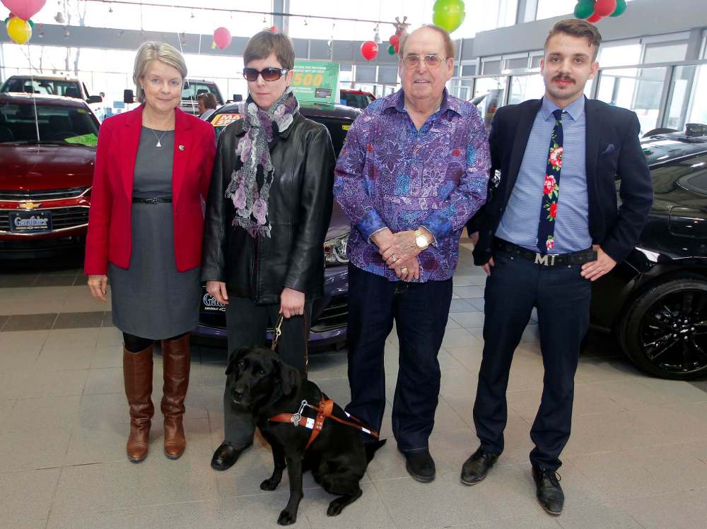BORIS MINKEVICH / WINNIPEG FREE PRESS
From left: CNIB's Margot Ross, Tracey Linklater with her working dog Missy, Jim Gauthier and Kaylen Gauthier.