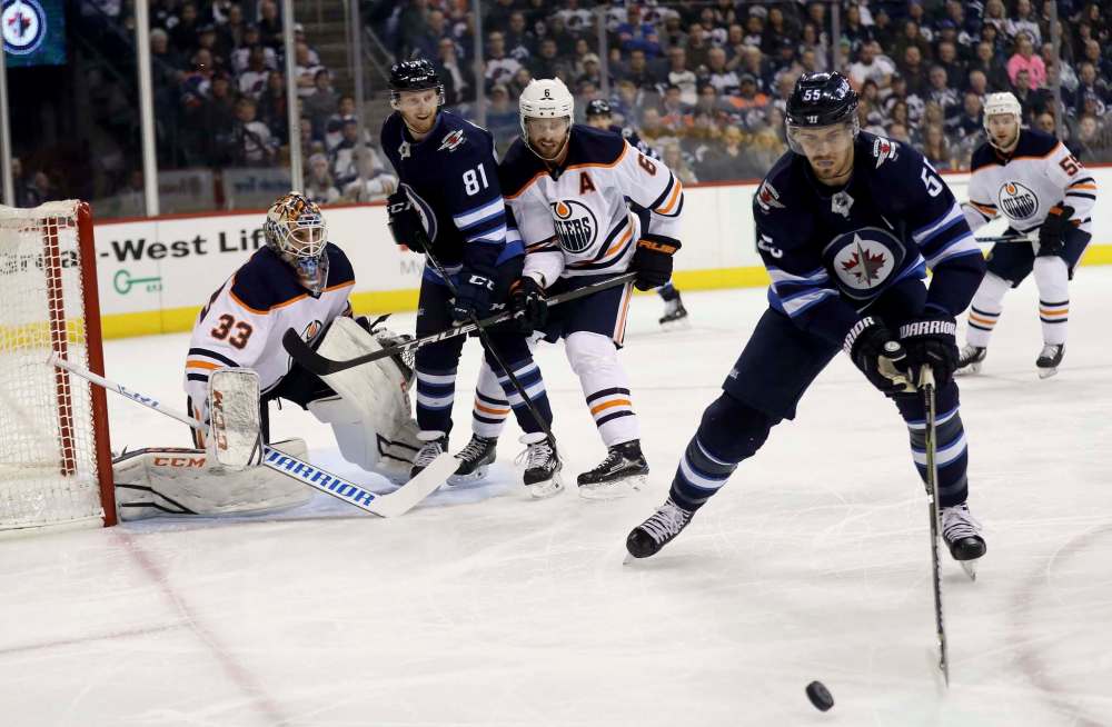 TREVOR HAGAN / WINNIPEG FREE PRESS files
The Winnipeg Jets’ Mark Scheifele (right) was injured during a Dec. 27 game against the Edmonton Oilers. He’s expected to be fresh for a long playoff run when he comes back.