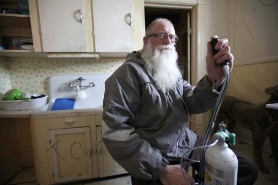 RUTH BONNEVILLE / WINNIPEG FREE PRESSFred Mulder suffers from idiopathic pulmonary fibrosis, an incurable lung disease. He’s connected to an oxygen tank 24 hours a day.