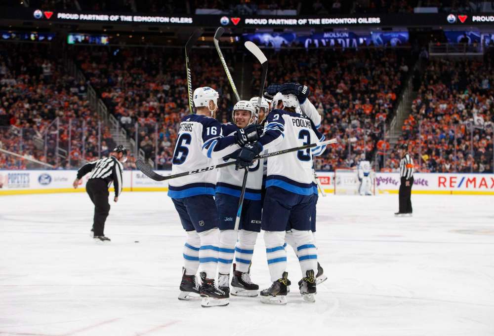 Jason Franson
/ The Canadian Press
Winnipeg Jets celebrate a goal during first period NHL action against the Edmonton Oilers, in Edmonton on Sunday, December 31, 2017.