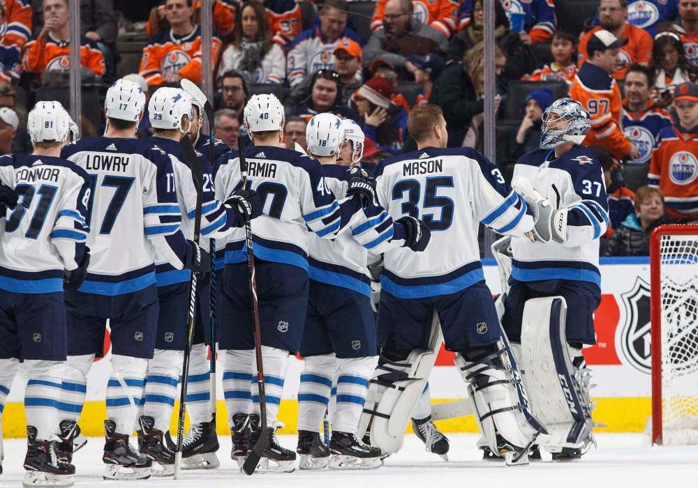 Jason Franson
/ The Canadian Press
Winnipeg Jets celebrate the win over the Edmonton Oilers during NHL action in Edmonton on Sunday, December 31, 2017.