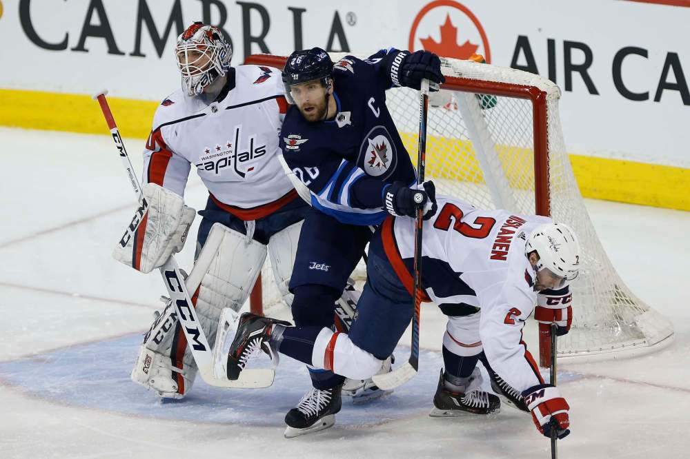 JOHN WOODS / WINNIPEG FREE PRESS
Winnipeg Jets' Blake Wheeler and Washington Capitals' Matt Niskanen fight for position in front of goaltender Braden Holtby during the first period.