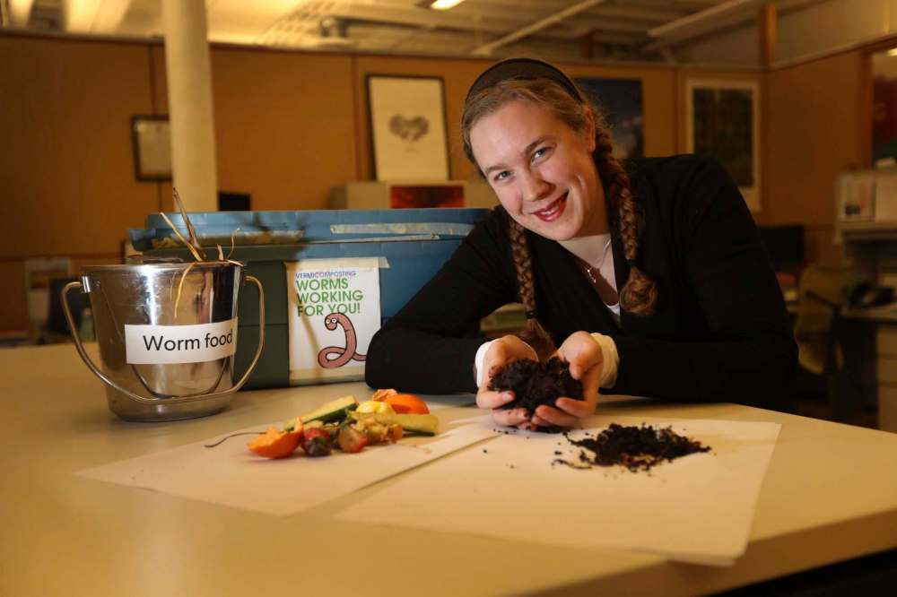 RUTH BONNEVILLE / FREE PRESS FILES
Teresa Looy, compost program co-ordinator at the Green Action Centre, says Worms Eat My Garbage is ‘definitely the one book we tell people to read.’