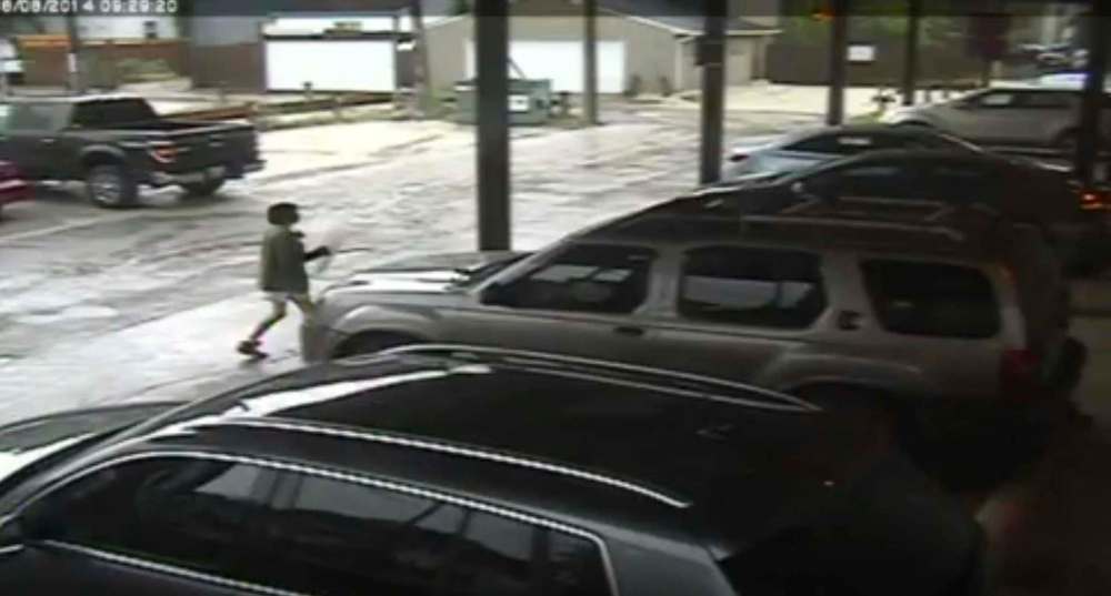 SUPPLIED PHOTO FROM VIDEO RELEASED AT TRIAL
Tina Fontaine walking to the parkade outside the University of Winnipeg's Helen Betty Osborne Centre on Ellice Avenue early on the morning of August 8, 2014.