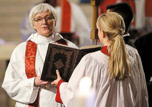 Max Rossi / The Associated Press Files
Lutheran Archbishop Antje Jackelén at an ecumenical mass in Lund&rsquo;s Lutheran cathedral in Sweden in 2016. The Church of Sweden is revising its liturgical handbook.