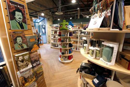 PHIL HOSSACK / WINNIPEG FREE PRESS
The Forks location of McNally Robinson will provide a selection of offerings from the main store and will pay particular attention to Indigenous and local writing, as well as books for children.
