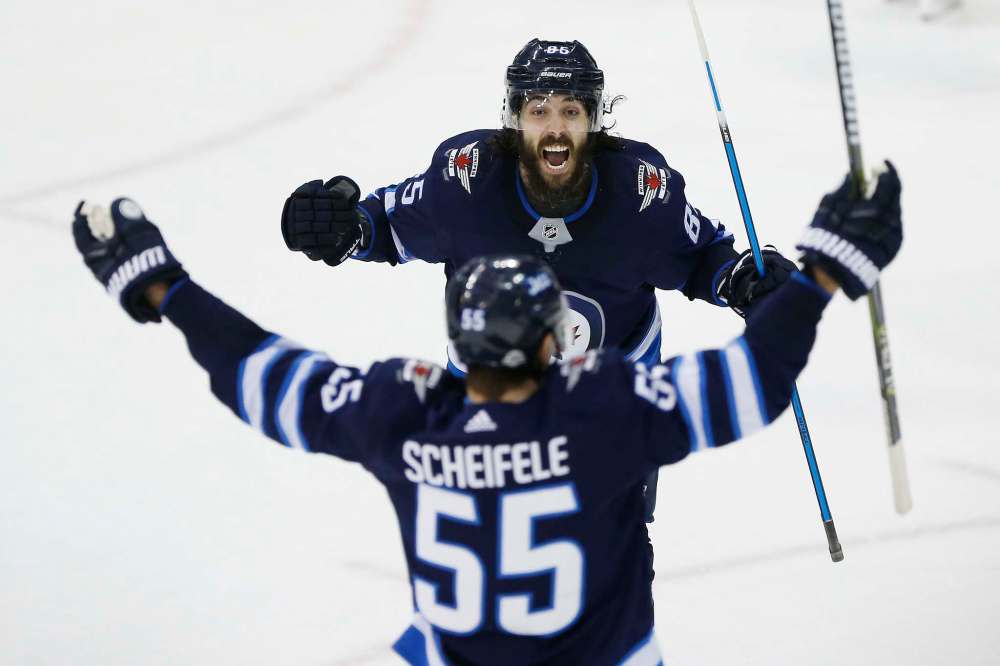 JOHN WOODS / WINNIPEG FREE PRESS
Mathieu Perreault and Mark Scheifele celebrate Scheifele's game tying goal against the Washington Capitals. “We could have easily won that game