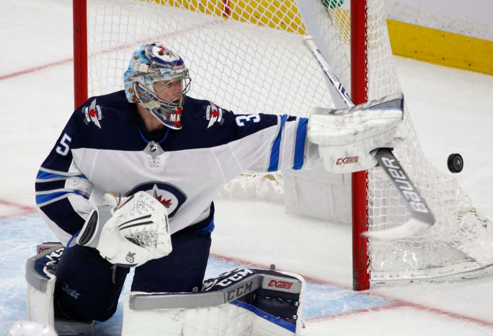 Winnipeg Jets goalie Steve Mason (35) (AP Photo/Jeffrey T. Barnes)