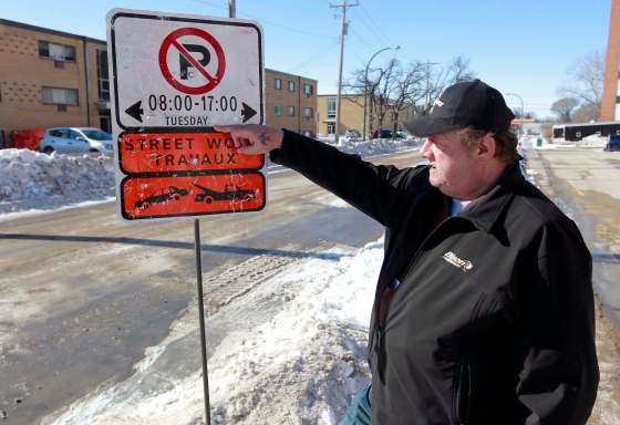 BORIS MINKEVICH / WINNIPEG FREE PRESSSt. Vital resident Thomas Morfoot points to a sign — later removed by city staff — on Clayton Drive indicating a parking ban for today between 8 a.m. and 5 p.m.